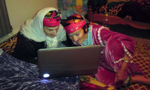 دەبێ ئەوانە لە چ بگەڕێن